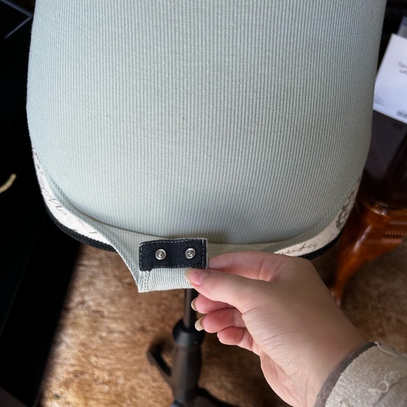 Woman’s gaze light green bodysuit - Picture 8 of 16